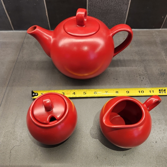 Muffet & Louisa teapot and matching cream and sugar set - Picture 3 of 4